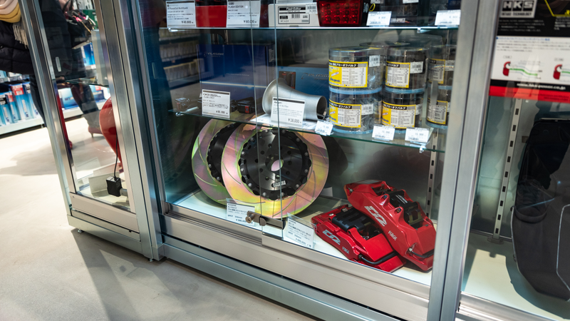 Illustration for article titled A Look Inside Autobacs: Japan's Fascinating Auto Parts Megastore
